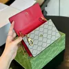 Luxur Designer Cherry Mini Flap Crossbody Bag Italy Brand Double Letter Women Axel väska Högkvalitativ Lady äkta läder woc -kedja sacoche väskor myntväska