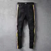 Pantaloni jeans di marca di moda strappati sottili neri pantaloni casual da ballo hip quattro stagioni streetwear uomo a righe viola giallo uomo193e