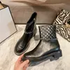 Nya kvinnor äkta läder vinterstövlar lyxdesigner klassisk dubbel bokstav diamantgitter Keen High Boots Zipper Chain Flat Bottom Non Slides Ladies Boot