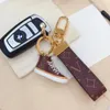 2023 Multicolor Keychain Brand Designers Key Chain Womens Fashion Bee Buckle Keychains Men Luxury Car Keyring Handmade Leather Men Women Bags Pendant