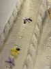 Maglione da donna in lana a sbuffo lavorato a maglia con maniche a palloncino floreali all'uncinetto