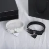 Bracelets noirs de luxe de styliste, bracelet en cuir à breloques pour femmes et hommes, chaîne plaquée blanche, fourniture de Bracelets