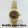 Armbandsur lyx 26mm damer Gold Watch Diamond Index Red Dial Date Window Sapphire Glass NH05 Automatisk mekanisk WATC