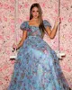 Robe de bal florale en tulle imprimé 2k24, manches courtes, corsage orné de perles, ligne A, concours de beauté, soirée formelle, événement, piste, cravate noire, gala, coing, ivoire, bleu clair