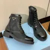 Bottines à talons plats et bout pointu, bottines de créateurs de luxe en cuir brossé et maille, 2023