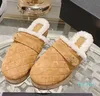 Frauen Schlafzimmer Home Wolle Slides Hausschuhe Klassische Luxus Pelz Flauschige Pelz Warme Buchstaben Sandalen Herbst Winter Damen Slides High-Heeled Slipper Größen 35-