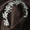 Haarspeldjes Romantische haarbanden voor bruiloft Damesaccessoires Verlovingsversieringen Bruidshoofddeksel Bloemvorm Hoofdtooi Tiara M532