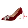 Zapatos de vestir Sexy Terciopelo rojo Boda para mujeres 2023 Pearl Bowknot Punta puntiaguda Bombas Mujer Stiletto Tacones altos