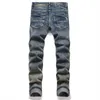 Jeans da uomo a maniche dritte elastiche con patch ricamate con foro blu stile punk blu moda 3410