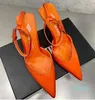 Оранжевые сандалии из атласа и шелка, модельные туфли на блочном каблуке для женщин с острым носком, роскошные дизайнерские туфли с фабрики
