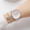 Montres-bracelets 2023 Marque de mode Montre pour femme Simple Casual Square 2 Aiguilles pour femmes Quartz Beige Bracelet en cuir Filles Cadeau