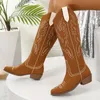 Bottes brodées de cowboy hautes pour femmes, chaussures d'automne rétro à bout pointu, cowgirls occidentales, talons design, 2023, 230911