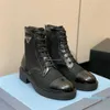 Bottines à talons plats et bout pointu, bottines de créateurs de luxe en cuir brossé et maille, 2023