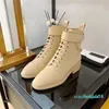 2023-Designer Luxe Pure Couleur Bottines Femmes Cuir Fête en plein air Lettre respirante Chaîne en métal Boot Boot Ladys Mode Chaussures de confort à talon moyen