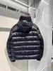 2024 Designer Monclair Mens Down Vestes Parkas Luxe Monler Montbéliard Sweat à capuche Noir Bleu Blanc Goose Top Haute Qualité Homme Hiver Nom Célèbre 631400