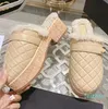 Frauen Schlafzimmer Home Wolle Slides Hausschuhe Klassische Luxus Pelz Flauschige Pelz Warme Buchstaben Sandalen Herbst Winter Damen Slides High-Heeled Slipper Größen 35-