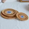 Tapis de table en porcelaine bleue chinoise et ensemble tasse à café tissé circulaire de noeud supérieur tapis à thé sous-verres napperon blanc Akito 3 isolé