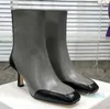 Costura de couro com cores contrastantes Botas da moda Sapatos femininos ao ar livre botas de grife de luxo calçados de fábrica