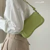 Luxurys designer kvinnor pu crossbody väskor 2023 Nytt korsmagnetiskt spänne liten fyrkantig underarmsäck mode fast färg stor kapacitet messenger väska