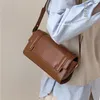 Sacos de ombro tendência de couro vintage axilas saco para mulheres design simples bolsas moda luxo crossbody casual senhoras 2023