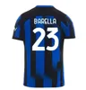 2023 2024 DZEKO INTERS LAUTARO LUKAKU camisas de futebol BARELLA MILANS J. CORREA 23 24 camisa de futebol CALHANOGLU GAGLIARDINI Homens Kit Infantil uniforme