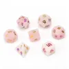 Quartz rose naturel polyédrique pierres précieuses en vrac dés 7 pièces ensemble donjons dragons placage polices pierre dés ensemble mdn RPG jeux ornements Spot marchandises en gros personnalisé