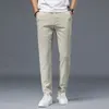 Pantaloni casual elasticizzati da uomo ad asciugatura rapida in seta di ghiaccio Pantaloni sportivi versatili da uomo in stile coreano da gioventù slim-fitting piccoli dritti semielastici in vita