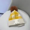 Fransk designer Knit kvinnors Celns 'Arc de Triomphe Beanie Caps Autumn och Winter Plaid Hairball Cel High Quality Hat