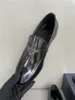 Ayakkabı erkek siyah lüks tasarımcı iş oxfords deri nefes alabilen resmi elbise erkek ofis düğün daireler lastik ayakkabı mocassin homme