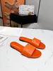 Ontwerper print dames gevoel bruine satijnen sandalen zijden sjaal stof comfortabele zachte platte slippers strandschoenen sandalen loafers bovenste 0909