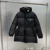 Herrarna ner parkas kvinnor parkas jackor designer down jacka mid-längd kappa vinter mode hight kvalitet kvinnliga kläder överrock kvinnor rockar varm storlek s-l hkd230911