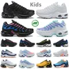 Chaussures pour enfants Athletic Tn Plus Chaussures Tns Sneaker Triple Noir Blanc Rouge Arc-en-ciel dans le monde entier Kumquat Marina Preschool Girls Boys Kid Babies Child Trainer Sports Sneakers