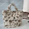 Borse tote in morbida lana di agnello Borse tote Desigenr da donna invernali Borsa tote casual morbida di lusso in pelle scamosciata Borse a tracolla