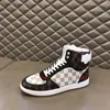 أحذية مصممة Rivoli Sneaker Men Luxury High Top Sneakers المصممين المائلين العجل المدرب قوس قزح مع صندوق 38-46