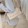 Sacos de ombro tendência de couro vintage axilas saco para mulheres design simples bolsas moda luxo crossbody casual senhoras 2023