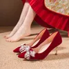 Zapatos de vestir Sexy Terciopelo rojo Boda para mujeres 2023 Pearl Bowknot Punta puntiaguda Bombas Mujer Stiletto Tacones altos