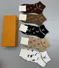 2023 Nouvelles chaussettes Automne Hiver Chaussettes de créateurs pour hommes Femmes Couple Chaussettes pour hommes Respirant Chaussette de bateau courte Chaussettes de sport de luxe Lettre de jeunesse Casual Chaussette en coton de haute qualité