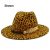 Basker fedora hatt ull kepsar leopard mönster kvinnor män hattar läder bälte trilby filt cap lyx jazz fedoras blåsare