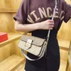 Design di nicchia francese da donna 2024 nuova borsa a tracolla versatile stampata piccola quadrata di tendenza vendita 60% di sconto nel negozio online