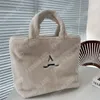 Borse tote in morbida lana di agnello Borse tote Desigenr da donna invernali Borsa tote casual morbida di lusso in pelle scamosciata Borse a tracolla