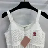 Kobiety Knits Tees Designer 2023 Lato nowy list miu haft haftowany wiek redukujący styl dziewczynki słodki i elegancki pikantny pasek top waun