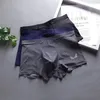 속옷 남성 속옷 디자이너 짧은 속옷 얼음 실크 여름 초 얇은 섹션 2024 인기있는 느슨한 복서 반바지 헤드 슬릿 QAQ