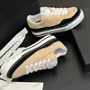 Kvinnor sneakers klänning skor plattform klackar casual sko designer mocka snörning sport sko damer sandaler som kör vandring sko stor storlek 41 loafers utomhus oxfords