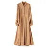 2023 여름 브라운 단색 허리 벨트 드레스 긴 소매 둥근 목 버튼 미디 캐주얼 드레스 S3S08W0908