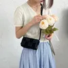Маленькая тканая сумка для женщин, новинка 2023 года, модная маленькая квадратная сумка Han Fanchao, простая и зарубежная сумка через плечо на одно плечо, прямая сумка Guangzhou 230912