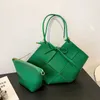 Оптовые сумки-тоут Botegss Ventss Arco Handbags интернет-магазин Женская сумка 2023 Новая персонализированная тканая сумка-тоут Модная буквенная сумка на плечо с настоящим логотипом