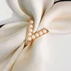 Brooches Creativi Letter Women Shawl Clip Scarves Fastener Imitation Pearl Silk Scarf Buckle Brooch Wedding Fashion Jewelry Gift