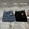 Jupes Jupes 2023 printemps anneau en métal Cargo poche conception lavé Denim hanche enveloppé jupe courte femmes a-ligne gaine Jean Mini rue L230912