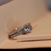 Luksusowa żeńska kryształowy zestaw pierścienia ślubnego moda 925 srebrna biżuteria weselna obiecuje miłość zaręczynami dla kobiet246Q