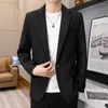 メンズスーツファッション韓国語バージョンのレジャービジネス紳士ソリッドカラースリムなイタリアスタイルの結婚式のホスト炎